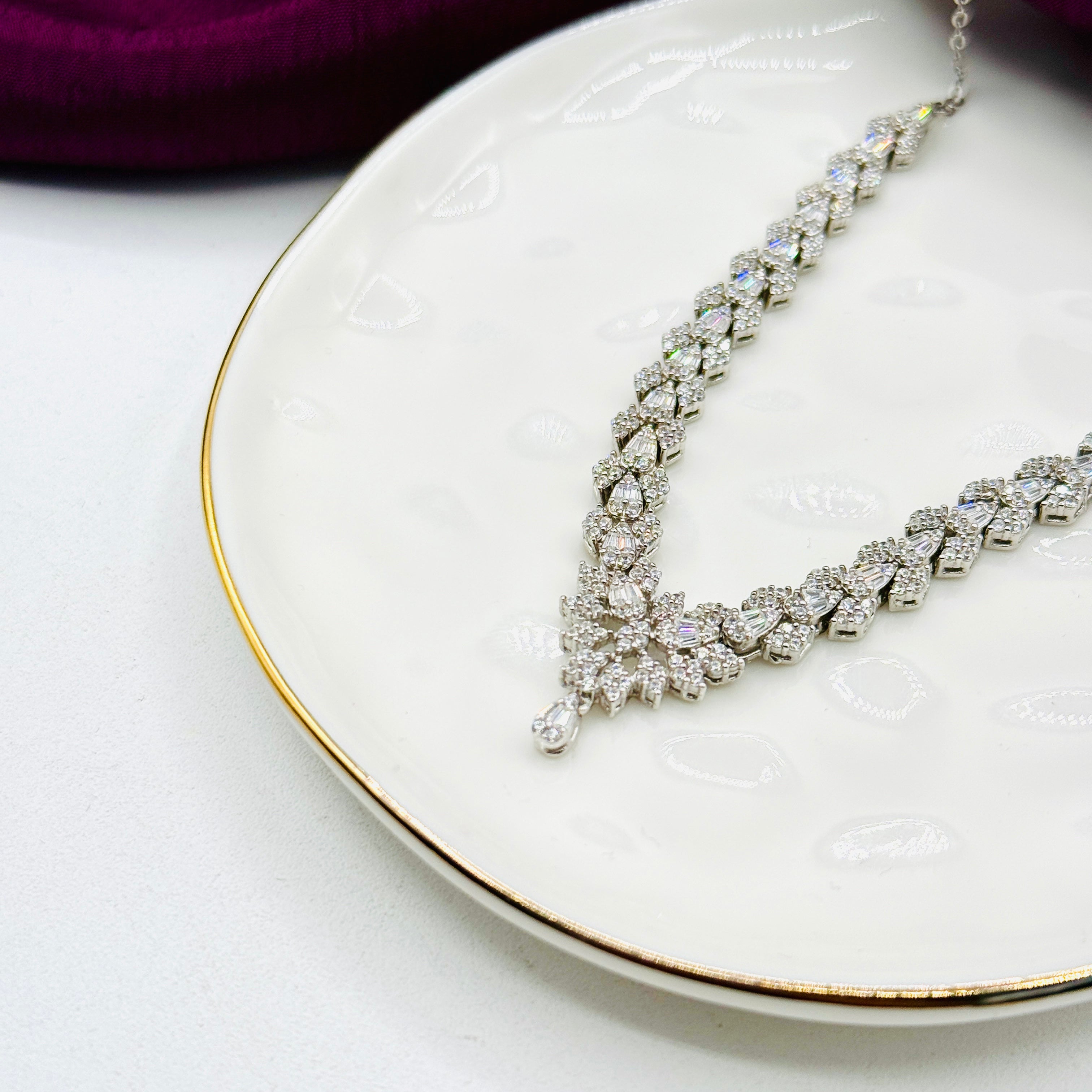 Sparkling White Neckpiece With Earrings