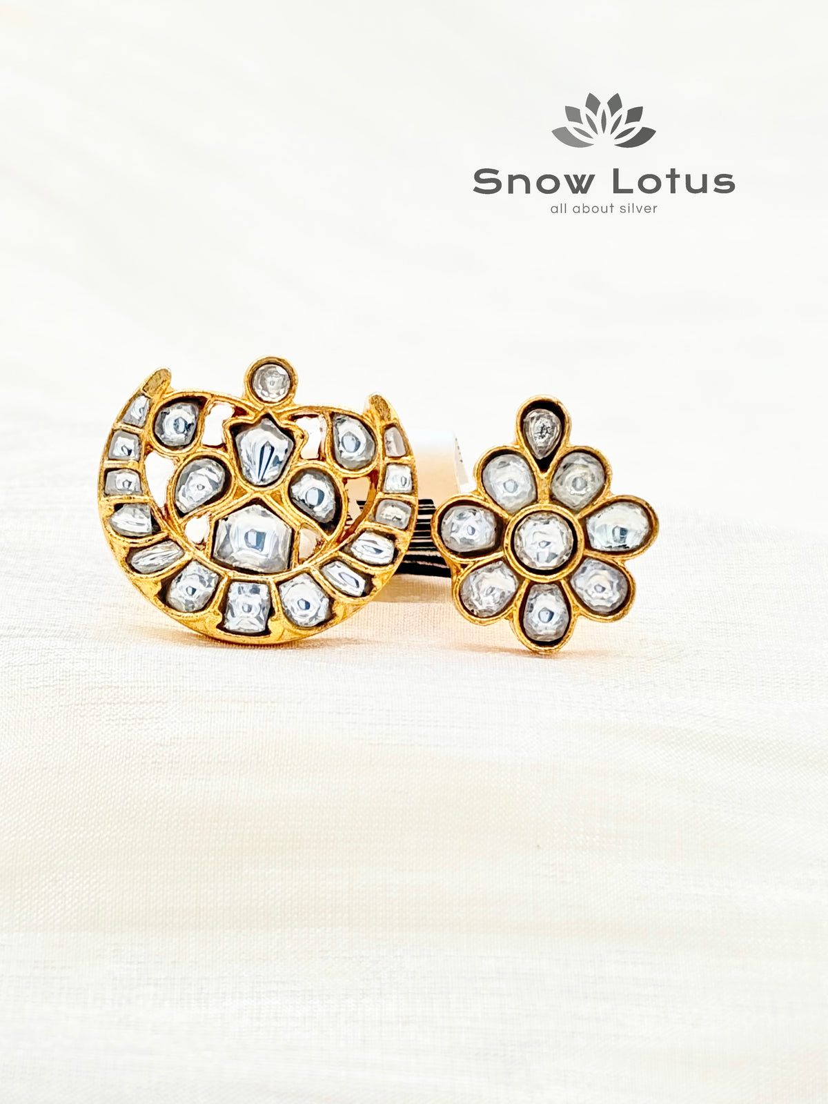 White Moonflower Finger Ring
