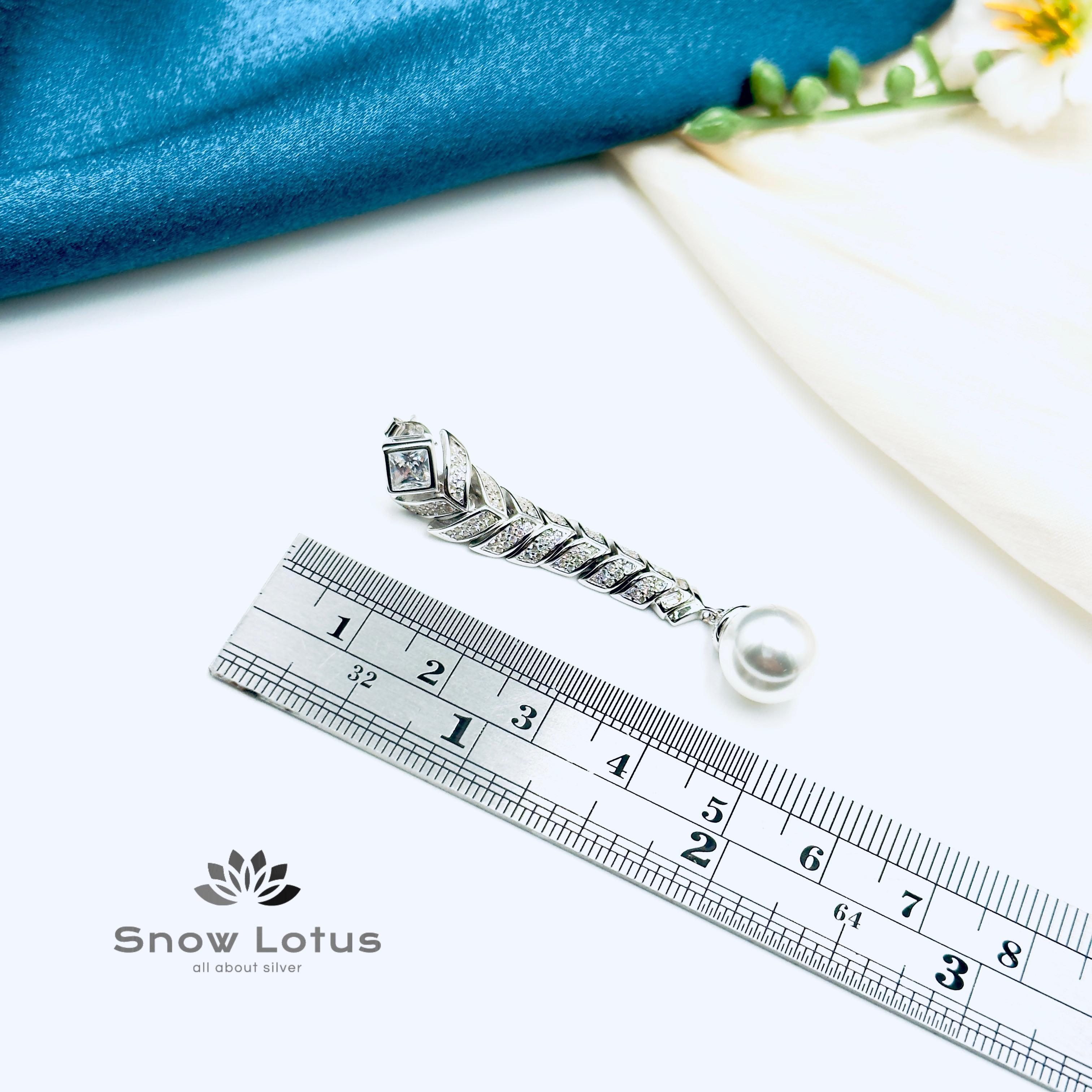 Cubical Leaves Pearl Drop Earrings