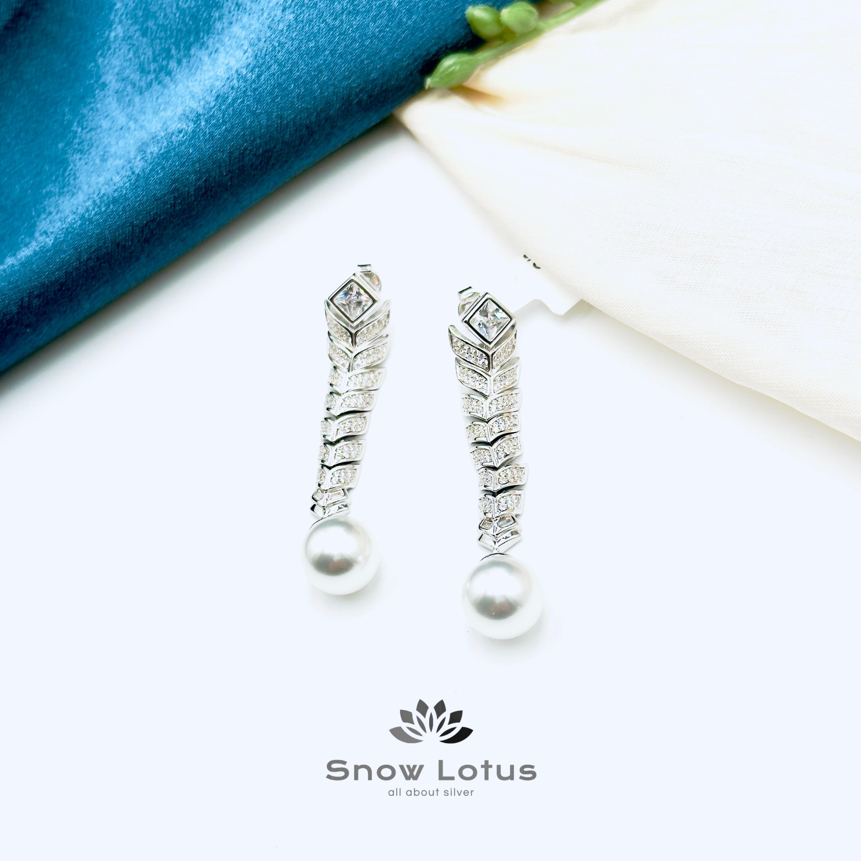 Cubical Leaves Pearl Drop Earrings