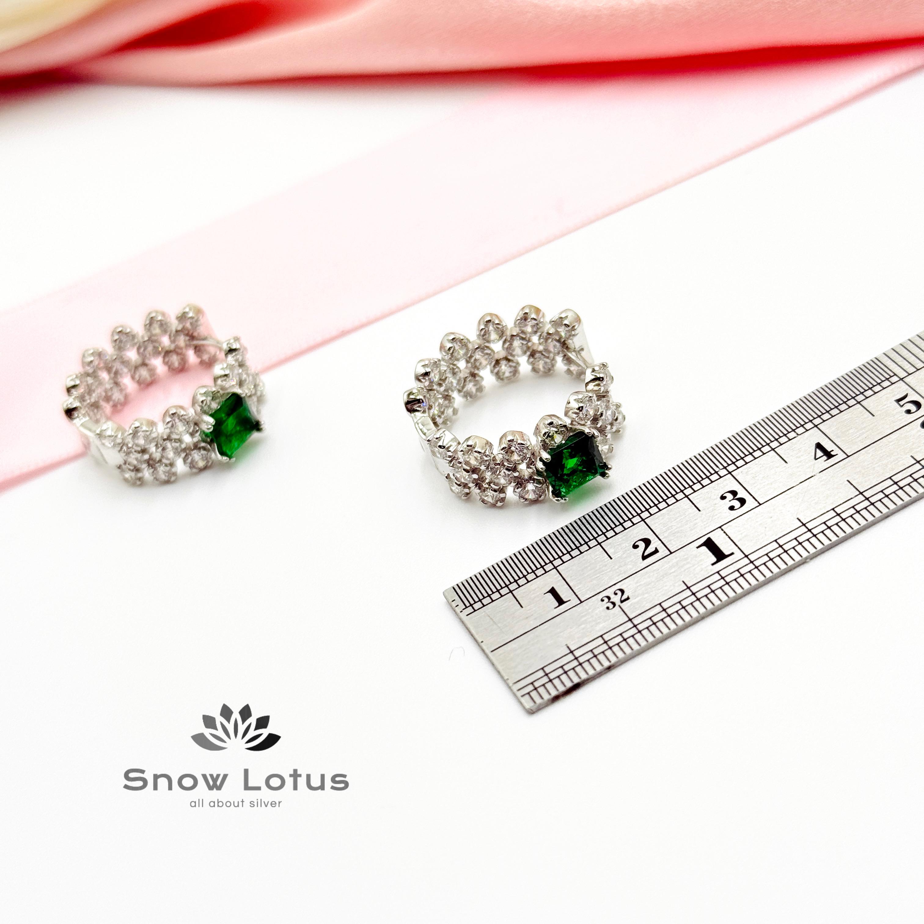 Graceful Emerald Green Bali Earrings